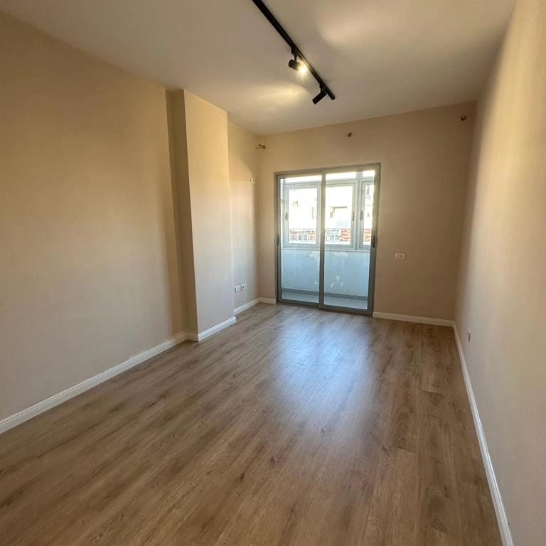 Shitet Apartament 2+1 tek MYslym Shyri totalisht i rikonstruktuar