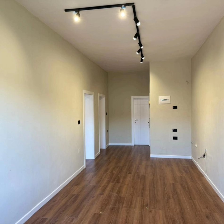 Shitet Apartament 2+1 tek MYslym Shyri totalisht i rikonstruktuar