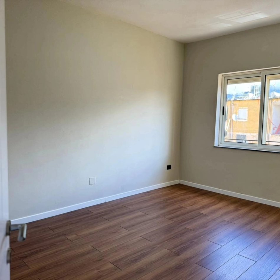 Shitet Apartament 2+1 tek MYslym Shyri totalisht i rikonstruktuar