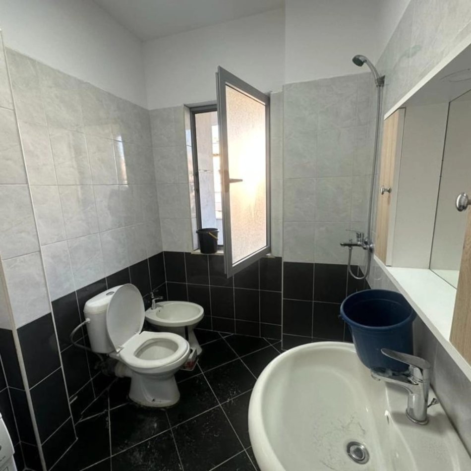 Shitet Apartament 2+1 tek MYslym Shyri totalisht i rikonstruktuar