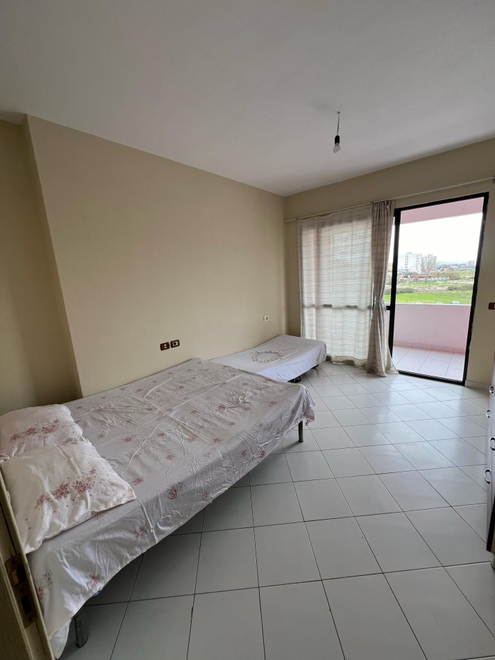 Jepet me Qera Apartamenti 1+1 - Yzberisht 300 Euro