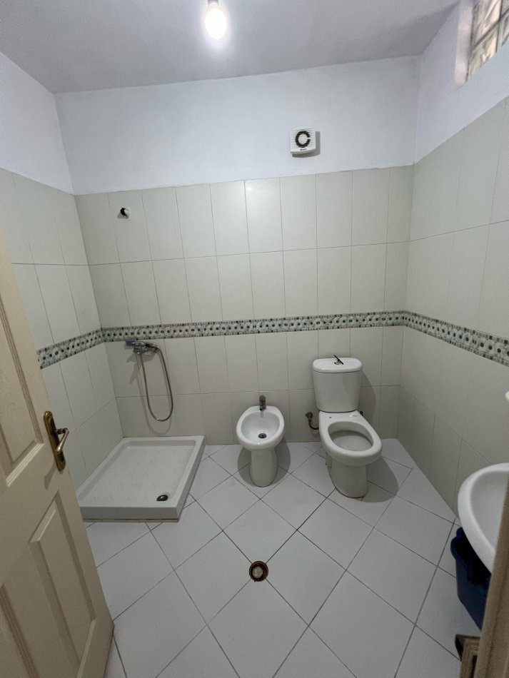 Jepet me Qera Apartamenti 1+1 - Yzberisht 300 Euro