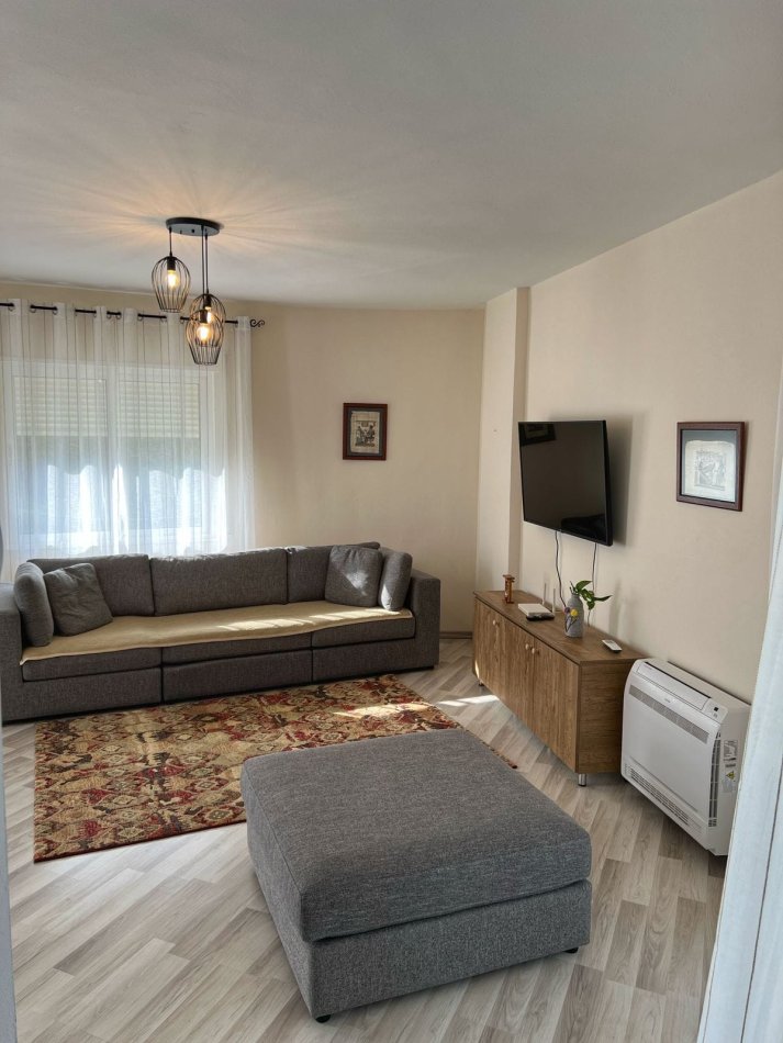 Tirane, Apartament me#Qira (Fresk)