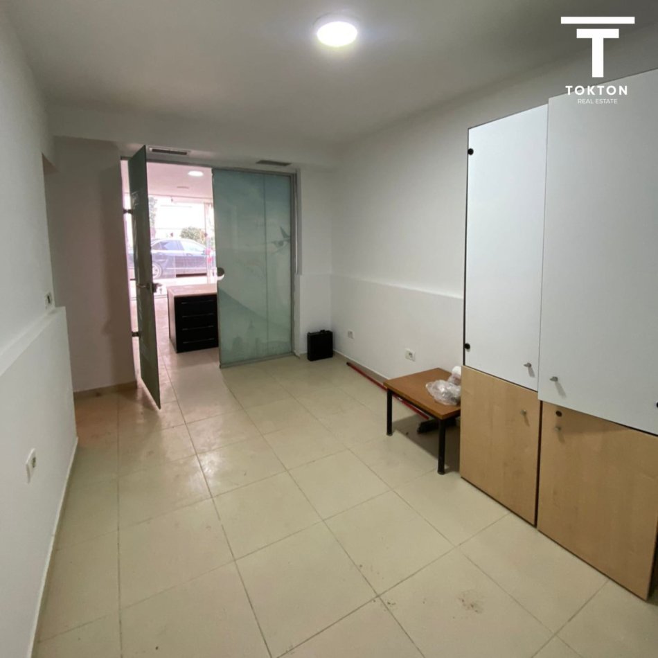 Ambient Biznesi me qera, 400 Euro / Muaj