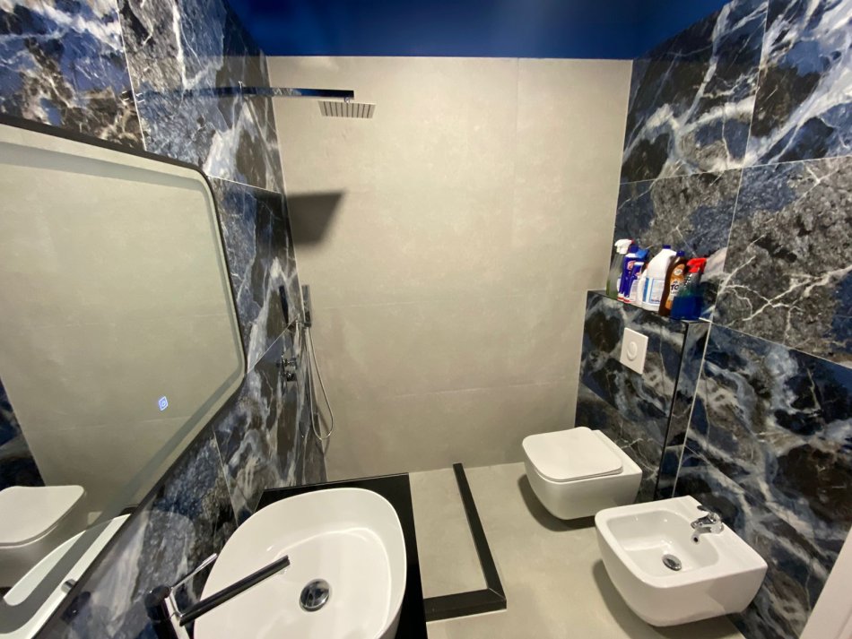 Shitet Apartament 1+1 tek mbikalimi kodres se diellit, buze rruges kryesore