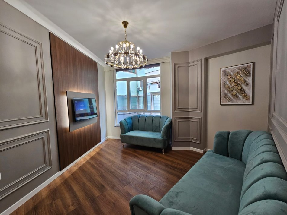 Shitet Apartament 2+1 tek Komuna Parisit, prane Big Market (mbikalimi )