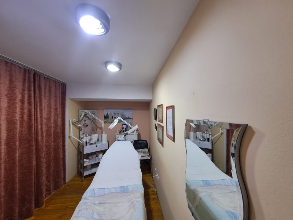 Shitet Ambjent Biznesi tek RRuga Elbasanit (prane Mullirit te VJeter )