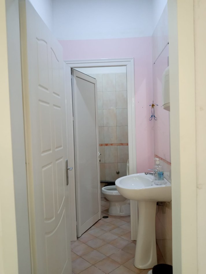 JEPEN ME QERA 2 KATE- GODINE BIZNESI BUZE RRUGE -PRANE PEDIATRISE