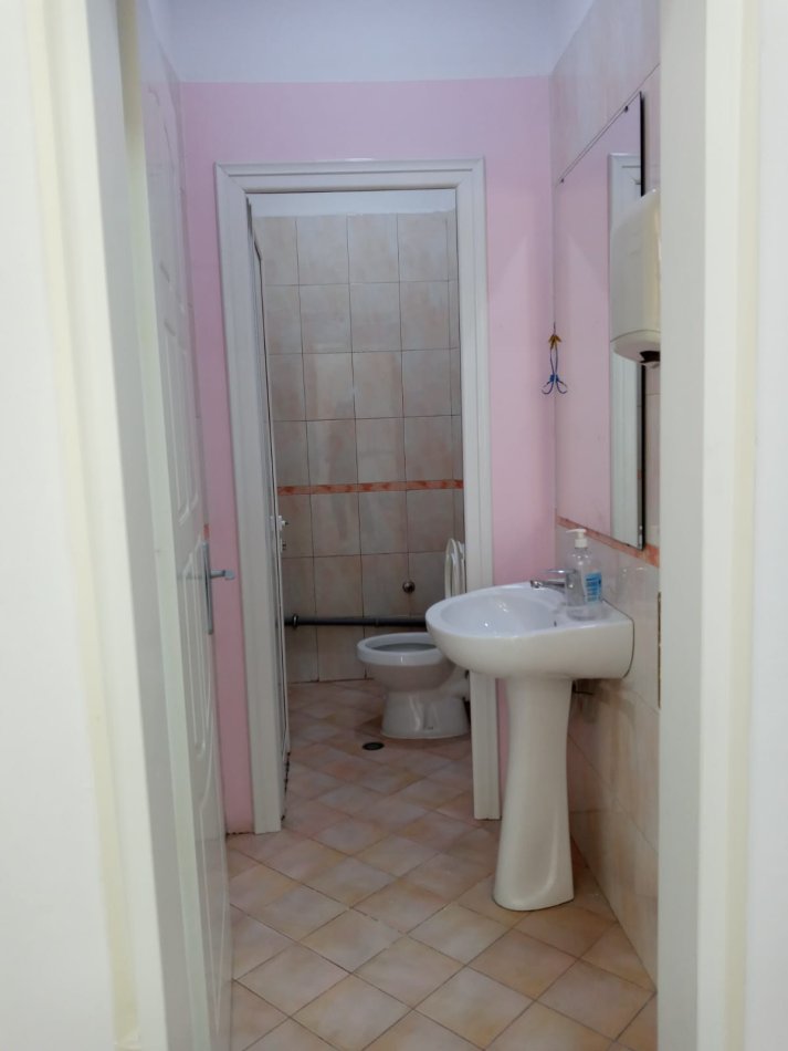 JEPEN ME QERA 2 KATE- GODINE BIZNESI BUZE RRUGE -PRANE PEDIATRISE