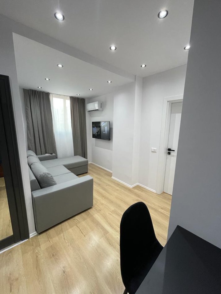Shitet 3 apartamente 1+1 dhe 1 garsoniere tek Pazari i Ri