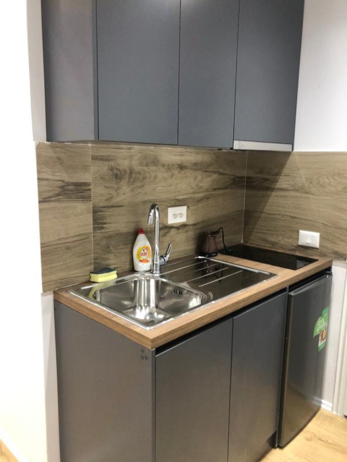 Shitet 3 apartamente 1+1 dhe 1 garsoniere tek Pazari i Ri