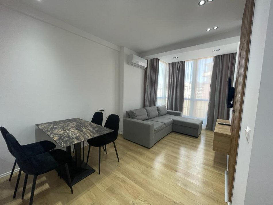 Shitet 3 apartamente 1+1 dhe 1 garsoniere tek Pazari i Ri