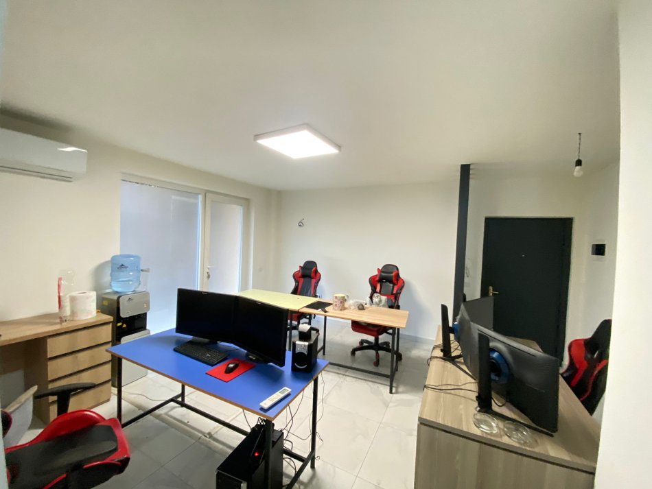 Ambiente per Zyra me qira tek Ish  Fusha e Aviacionit.