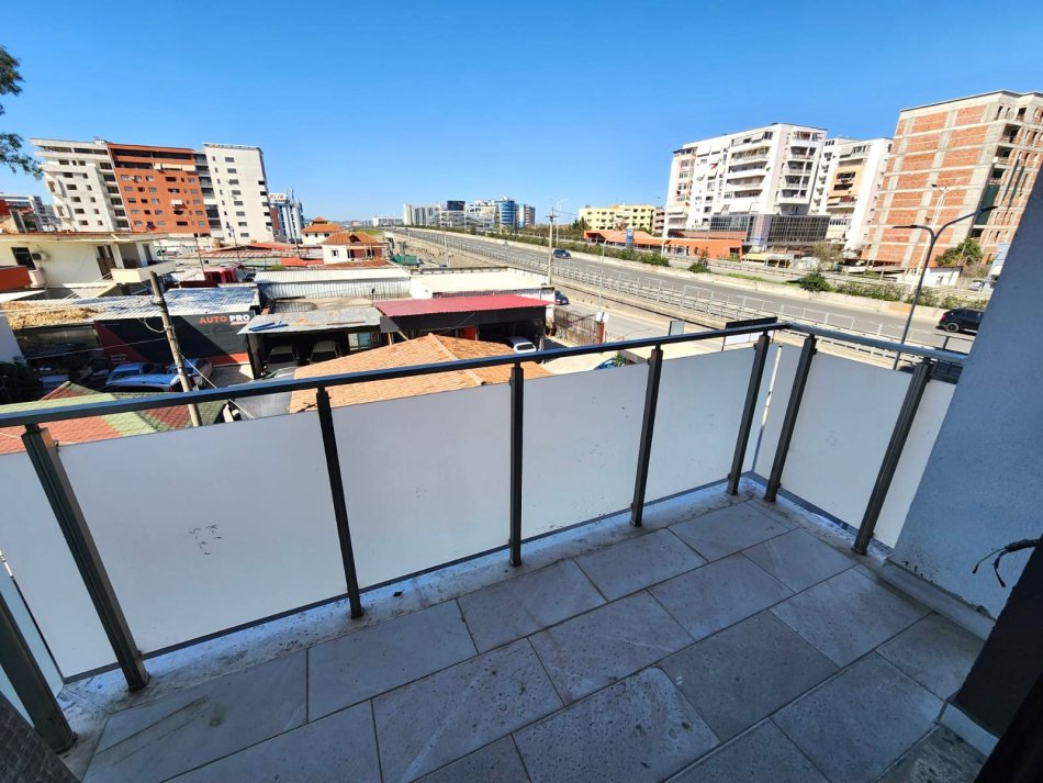 OFERTE (1153€/m²): Amb **Open Space 320.7m2 ( te Casa Italia - Dogana | Buze Autostrade) 100% i Ri - Me 3 Poste Parkimi te Perfshira ne Cmim - 3,5m Lartesi + Mnd Ndarje