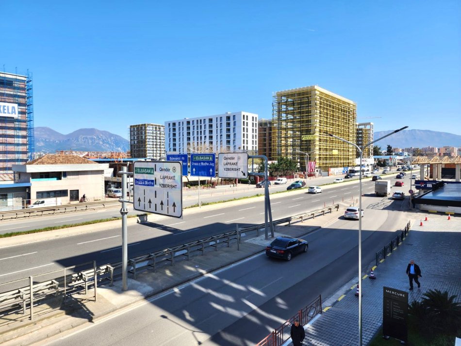 OFERTE (1153€/m²): Amb **Open Space 320.7m2 ( te Casa Italia - Dogana | Buze Autostrade) 100% i Ri - Me 3 Poste Parkimi te Perfshira ne Cmim - 3,5m Lartesi + Mnd Ndarje