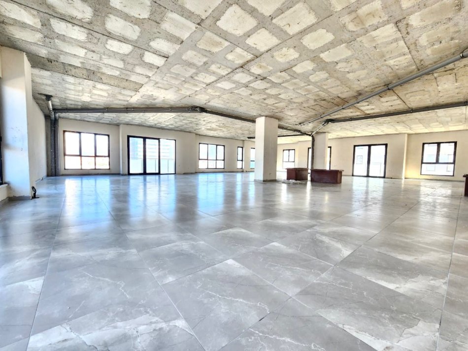 OFERTE (1153€/m²): Amb **Open Space 320.7m2 ( te Casa Italia - Dogana | Buze Autostrade) 100% i Ri - Me 3 Poste Parkimi te Perfshira ne Cmim - 3,5m Lartesi + Mnd Ndarje