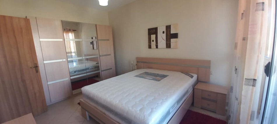 Jepet Shtepi  me qera,    ne Pallat i Ri 1+1  ID   11869