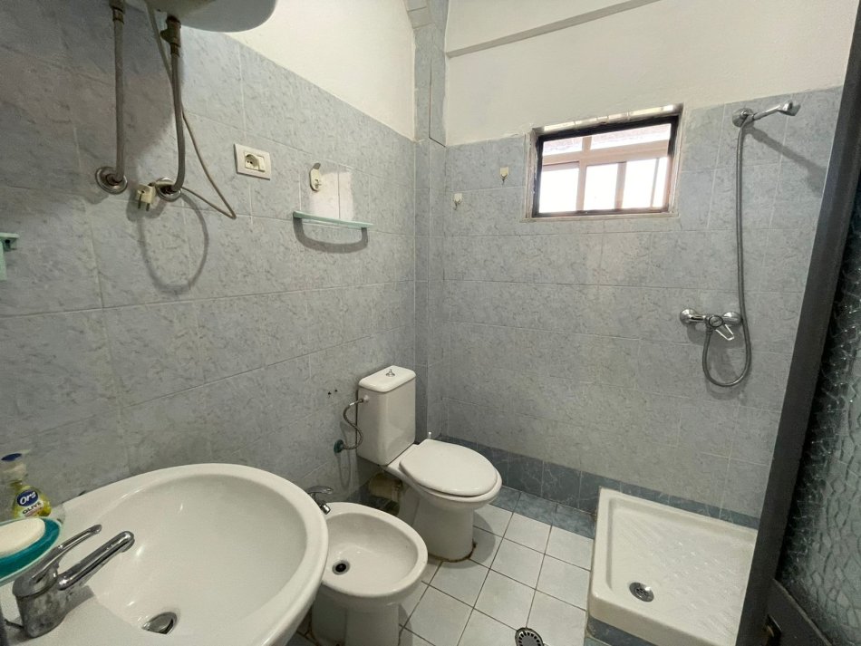 Shitet Garsoniere tek Rruga Ndre Mjeda, Tiranë !