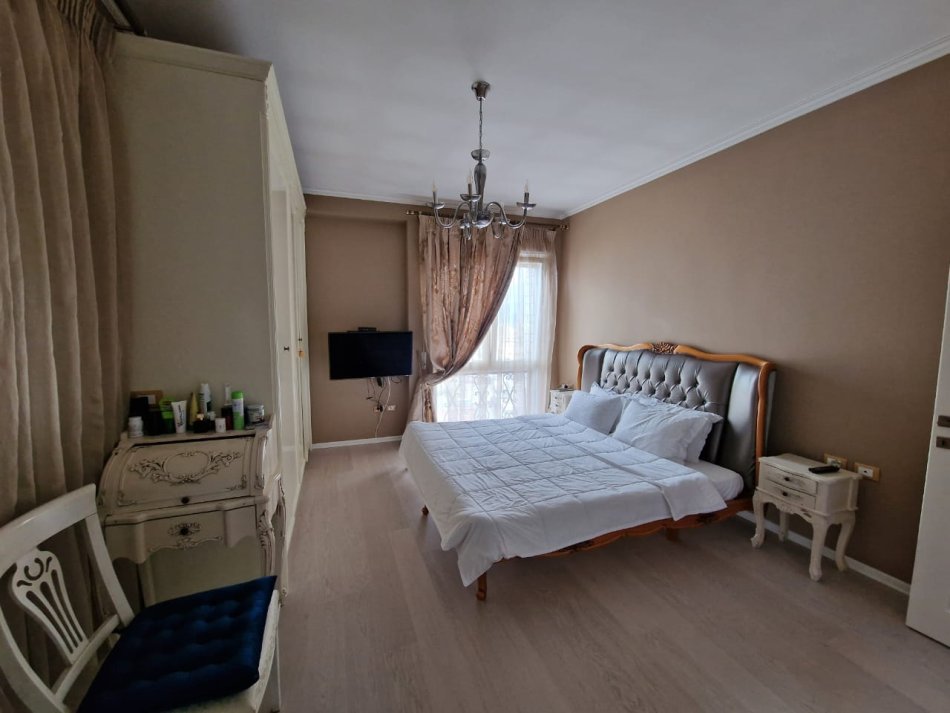 SHITET APARTAMENT 2+1 KOPSHTI BOTANIK TIRANE
