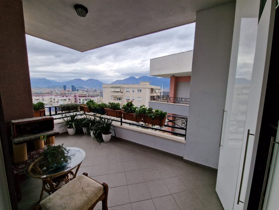 SHITET APARTAMENT 2+1 KOPSHTI BOTANIK TIRANE
