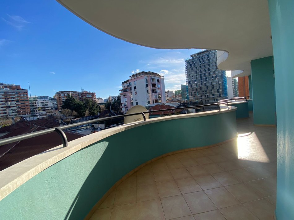 QERA AMBIENT ZYRASH BLLOKU TIRANE