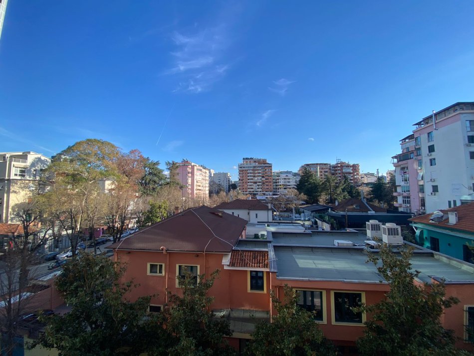 QERA AMBIENT ZYRASH BLLOKU TIRANE