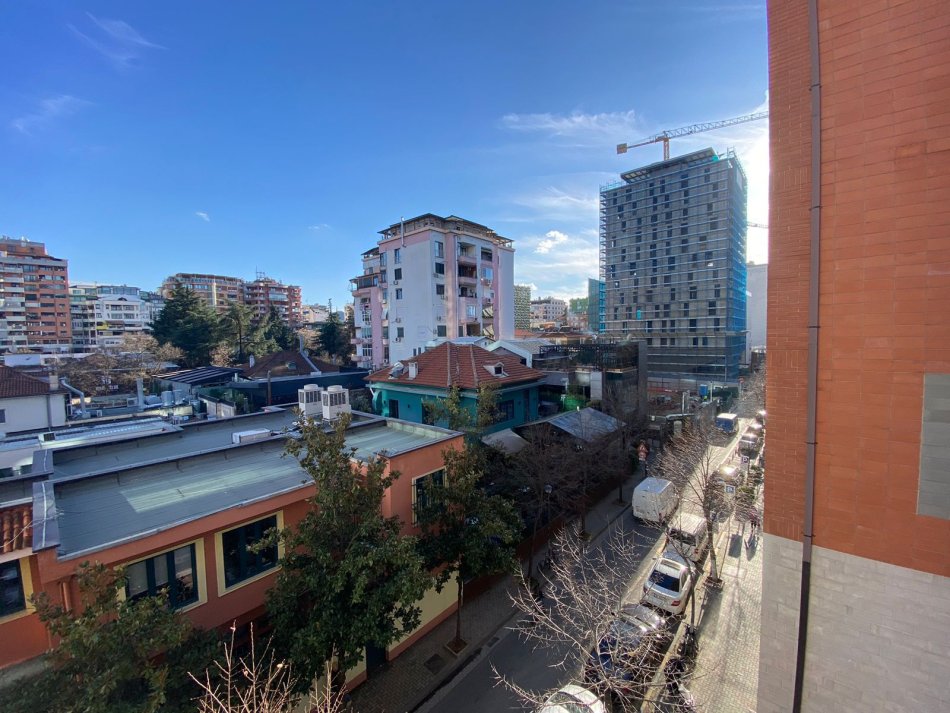 QERA AMBIENT ZYRASH BLLOKU TIRANE