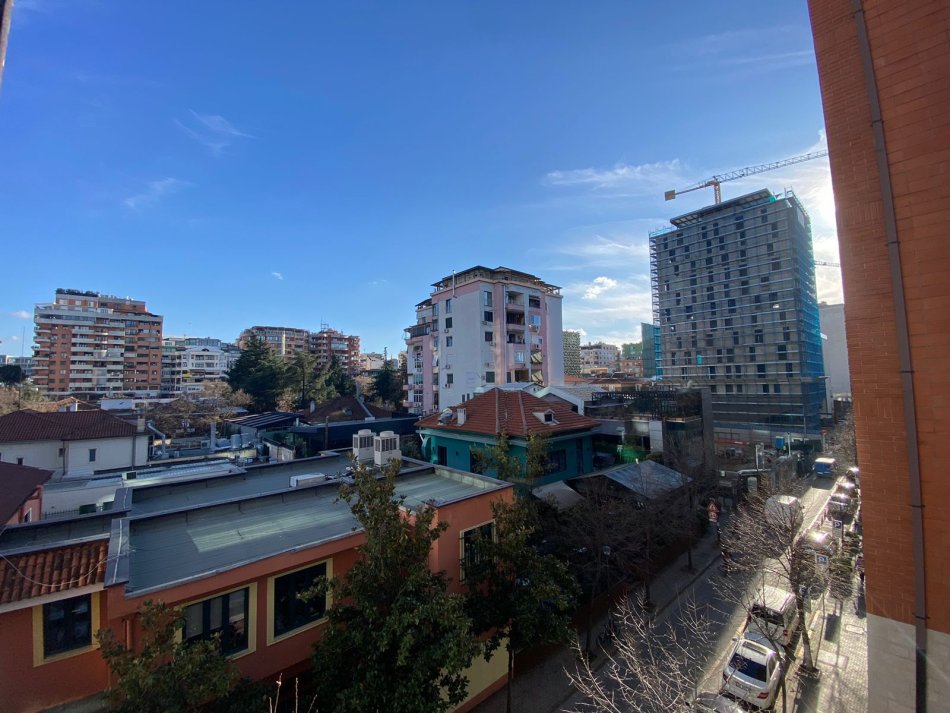 QERA AMBIENT ZYRASH BLLOKU TIRANE