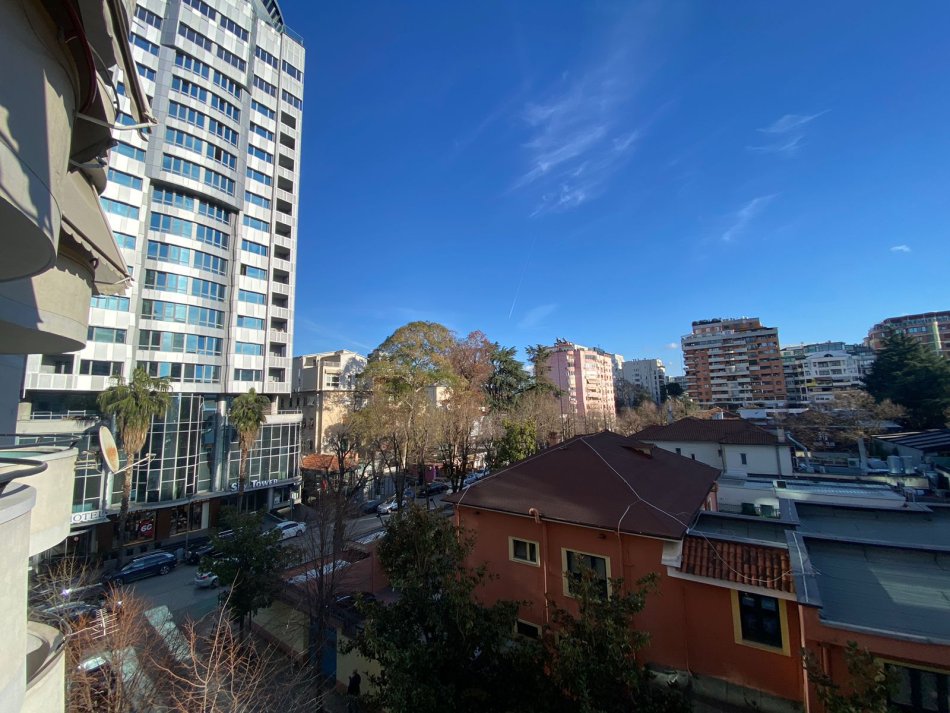 QERA AMBIENT ZYRASH BLLOKU TIRANE