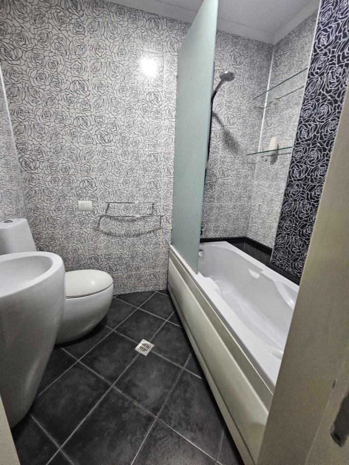 JEPET ME QERA APARTAMENT 2+1 PRANE KRISTAL CENTER