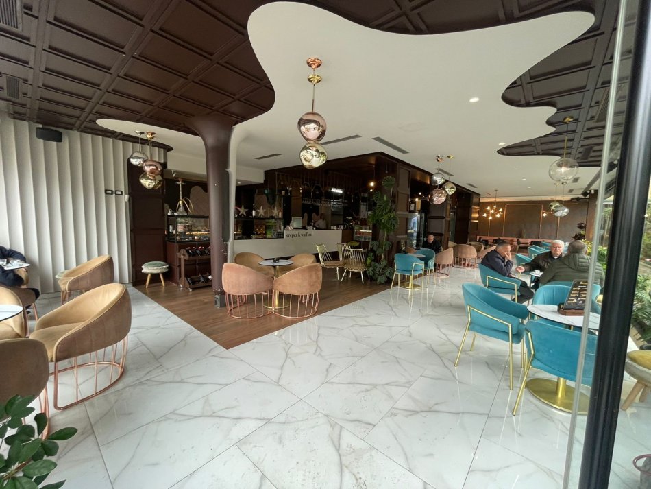 Jepet me Qera Bar-Restorant-Pasticeri ne nje zone elitare prane M.Shyrit dhe Gjykates
