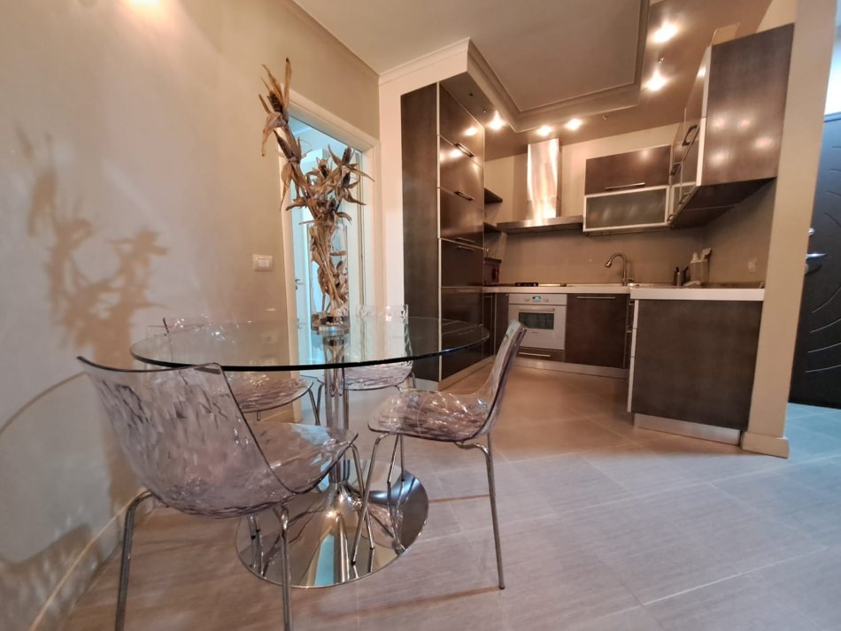 JEPET ME QERA APARTAMENT 2+1 PRANE KRISTAL CENTER