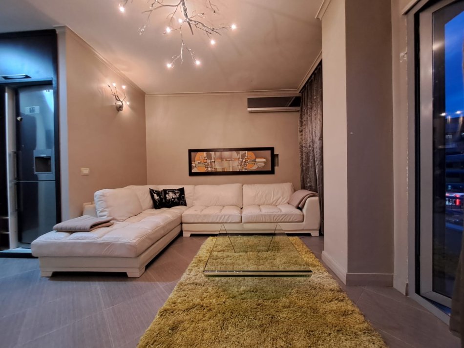 JEPET ME QERA APARTAMENT 2+1 PRANE KRISTAL CENTER
