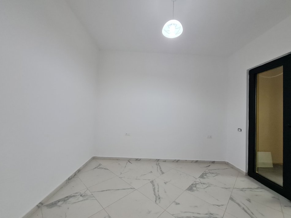 JEPET EM QERA 1+1 TEK SQUARE 21 PER BANIM OSE ZYRA