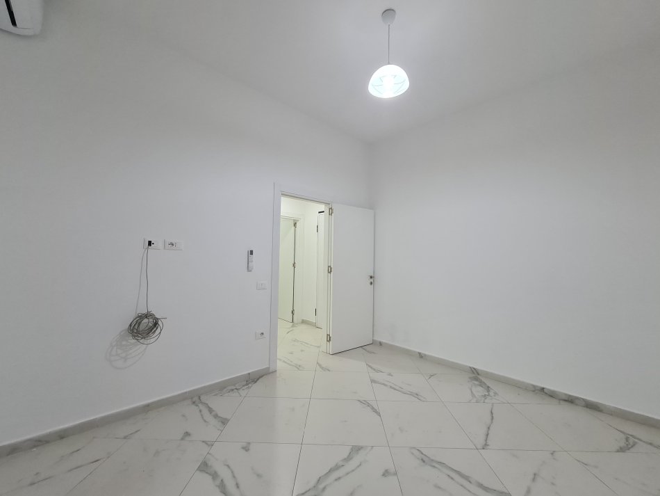 JEPET EM QERA 1+1 TEK SQUARE 21 PER BANIM OSE ZYRA