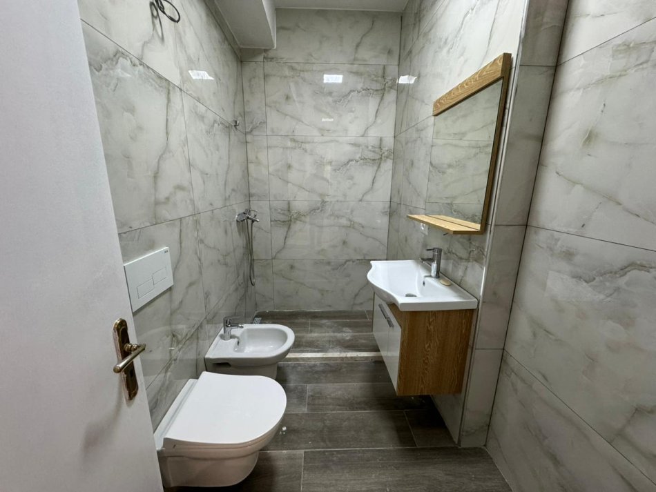 SHITET APARTAMET 1+1 I INVESTUAR NE ASTIR-BULEVARDI MIGJENI