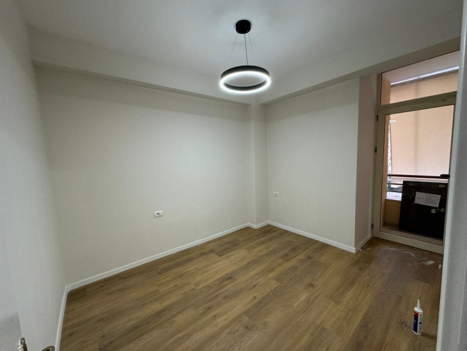 SHITET APARTAMET 1+1 I INVESTUAR NE ASTIR-BULEVARDI MIGJENI