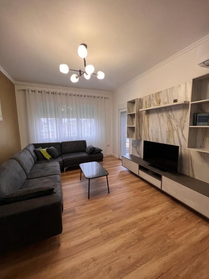 JEPET ME QERA APARTAMENT 2+1 TEK PAZARI I RI