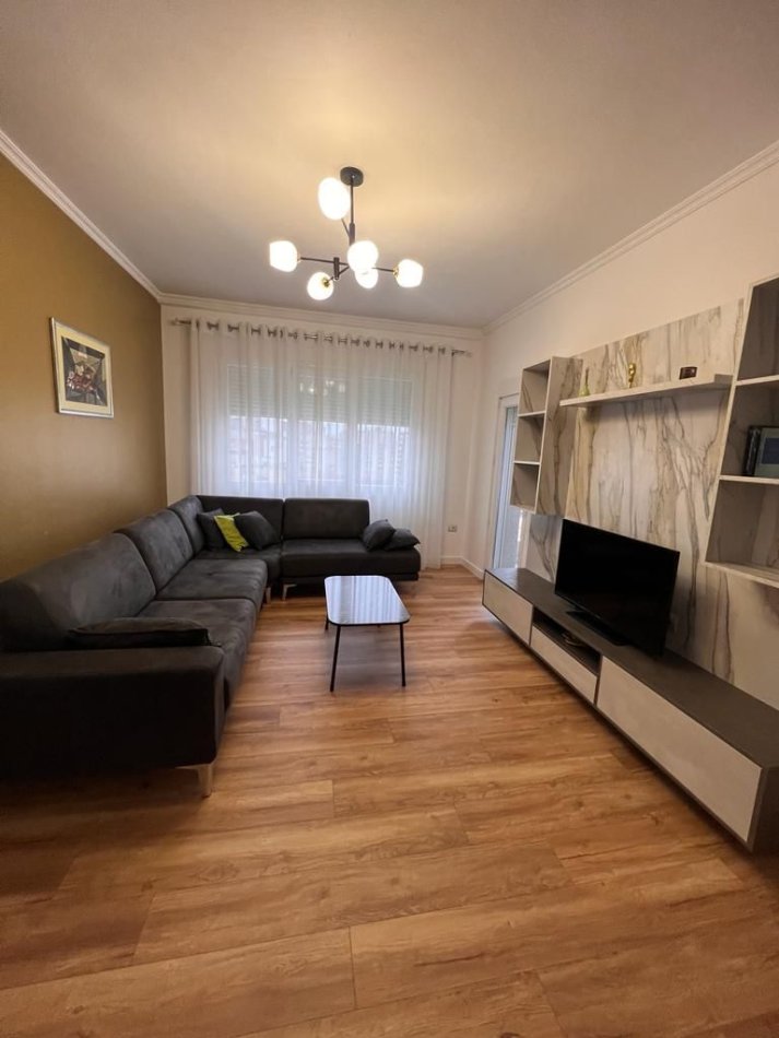 JEPET ME QERA APARTAMENT 2+1 TEK PAZARI I RI