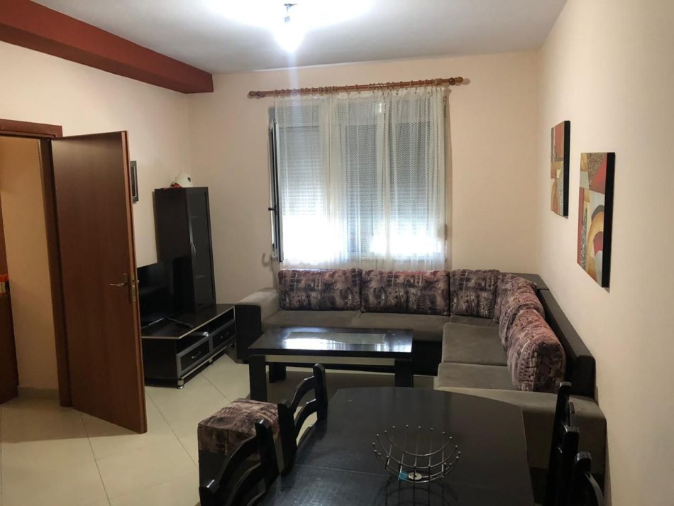 Jepet Shtepi  me qera,    ne Pallat i Ri 2+1    ID   11914