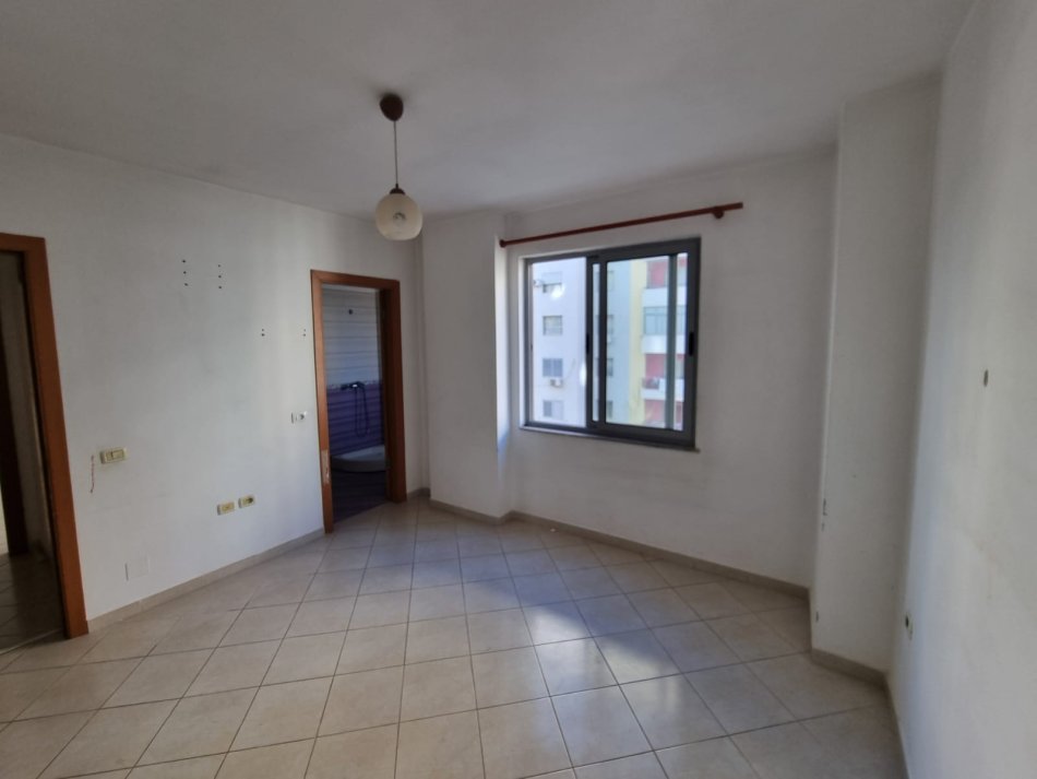 📢Shitet Apartament 2+1 ne Zonen e Astirit 🔑