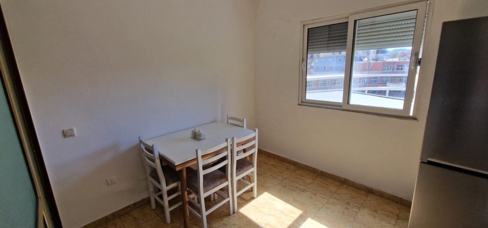 Tirane, jepet me qera apartament 1+1, Kati 4, 80 m² 450 € (Don Bosko)
