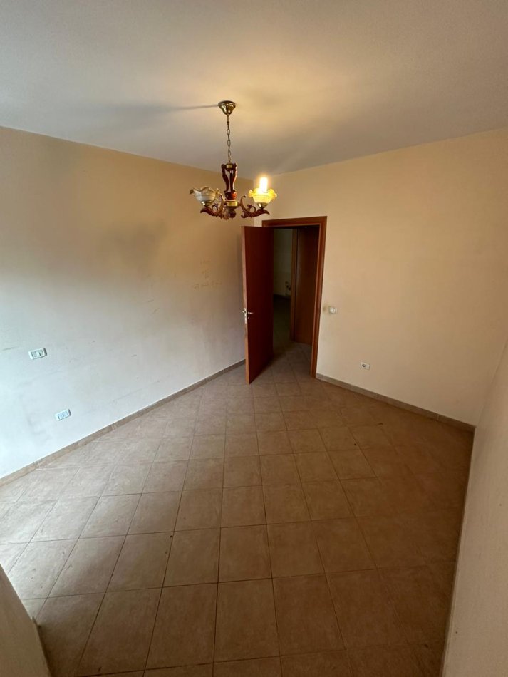 📢 Apartament 3+1 ne Shitje te Rruga e Kavajes 🔑