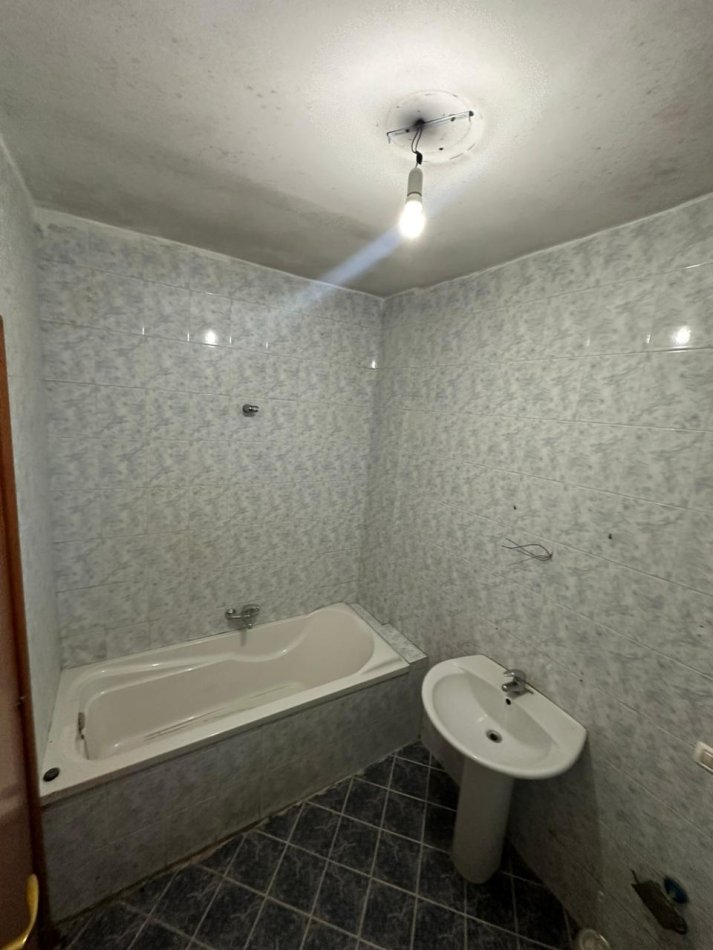 📢 Apartament 3+1 ne Shitje te Rruga e Kavajes 🔑