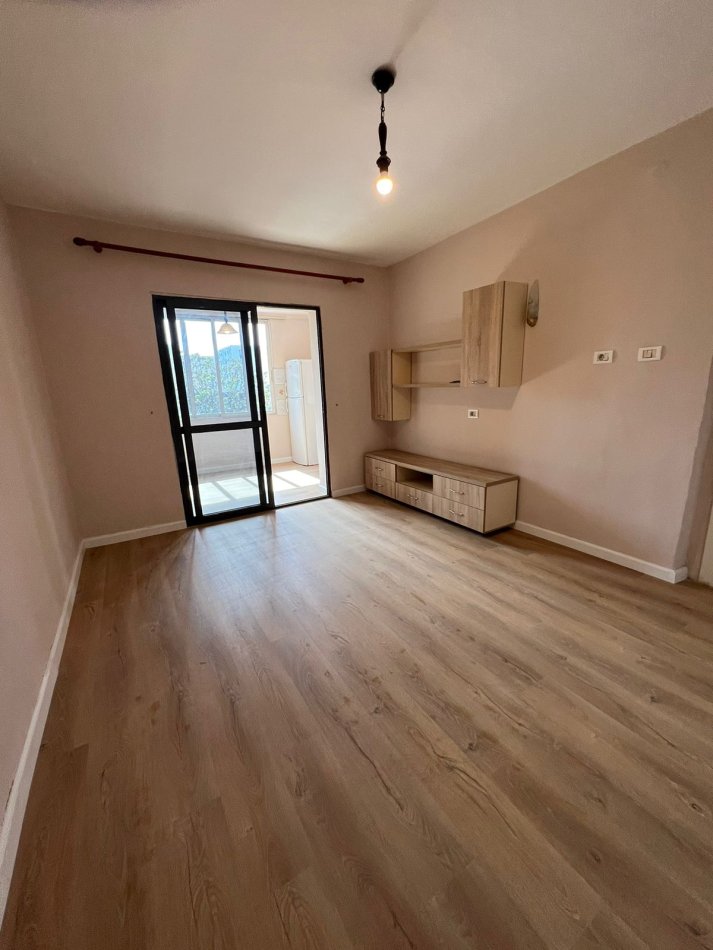 OKAZION shitet 2+1 ne PORCELAN vetem 85.000 euro