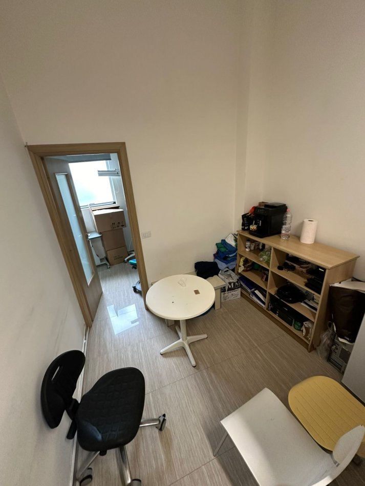 Tirane, shitet ambjent biznesi , Kati 1, 138 m² 330,000 € (Materniteti i Ri)