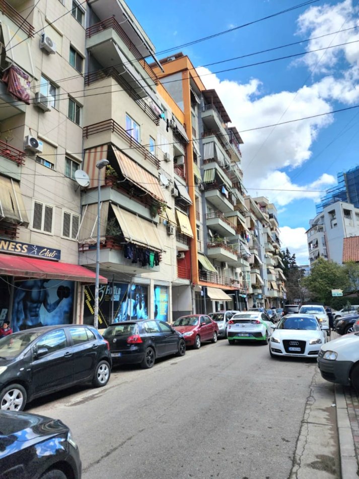 Me Qera: Super Amb Open Space **220m2 ( K. e Parisit - KESH ) 2900 Euro -  k.0 - 1 Amb + 2 wc