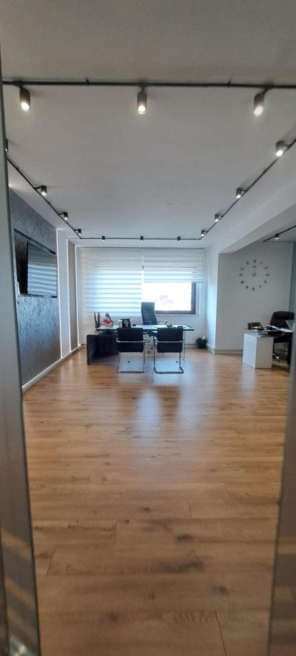 JEPET ME QERA AMBEJTN PER ZYRA NE QENDER -PRANE TOPTANIT