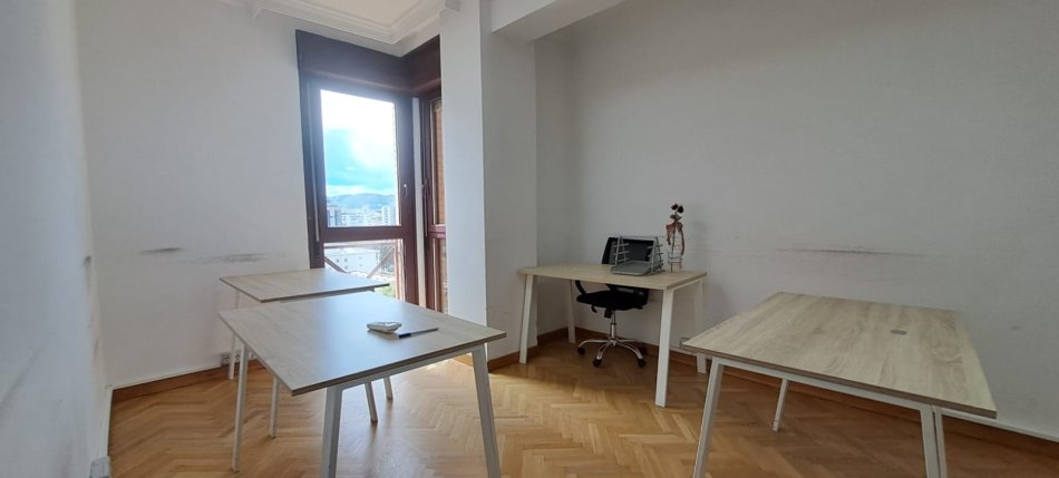 JEPET ME QERA AMBEJTN PER ZYRA NE QENDER -PRANE TOPTANIT