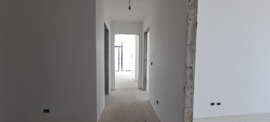 SHITET APARTAMENT 3+1+2POSTE PARKIMI NE LAKE VIEW